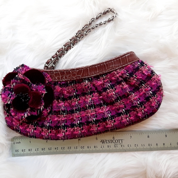 Liz Claiborne Pink Wristlet with decorative flower - Picture 5 of 7